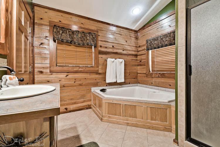 Secluded 2 Story Cabin Pool Wifi Smart Tvs Eureka Springs Zewnętrze zdjęcie